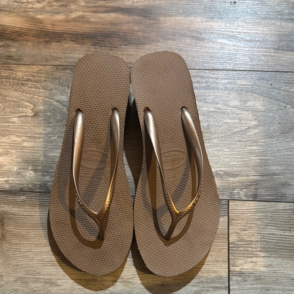 Women’s havaianas size 11